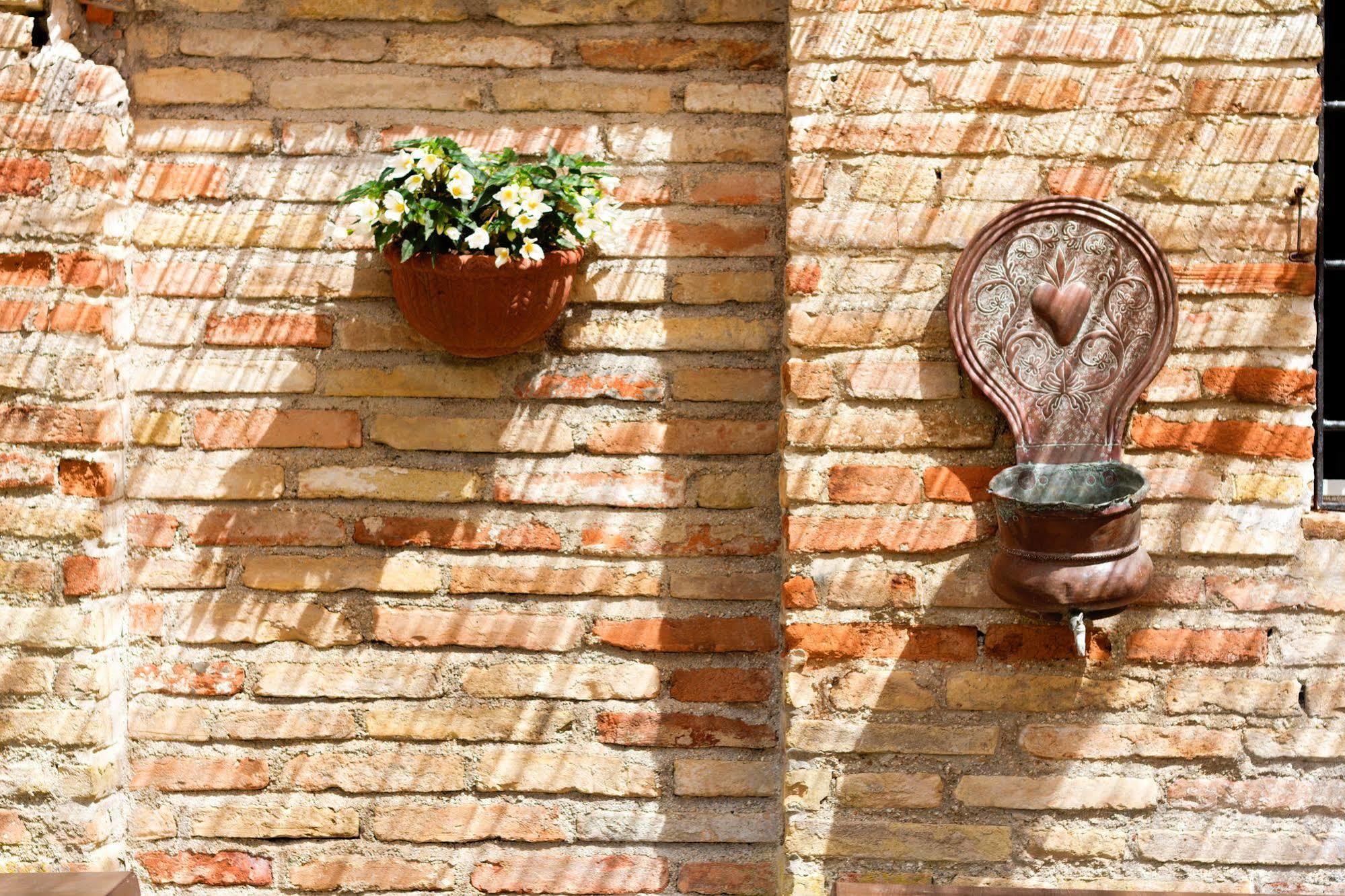 B&B La Residenza Del Poeta Montesicuro Exterior foto