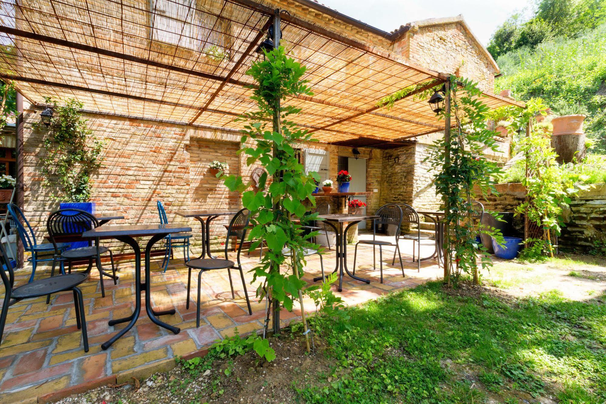 B&B La Residenza Del Poeta Montesicuro Exterior foto